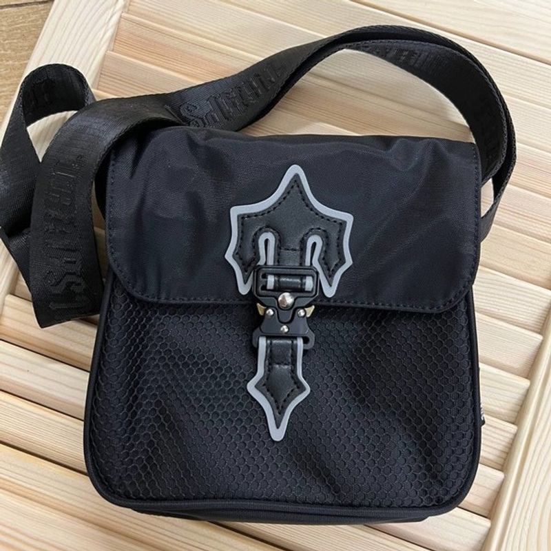 Сумка треп стар. Trapstar irongate t cross-body bag reflective. сумка через плечо trapstar irongate t cross black. trapstar irongate bag black. irongate t cross-body bag - blackice blue.